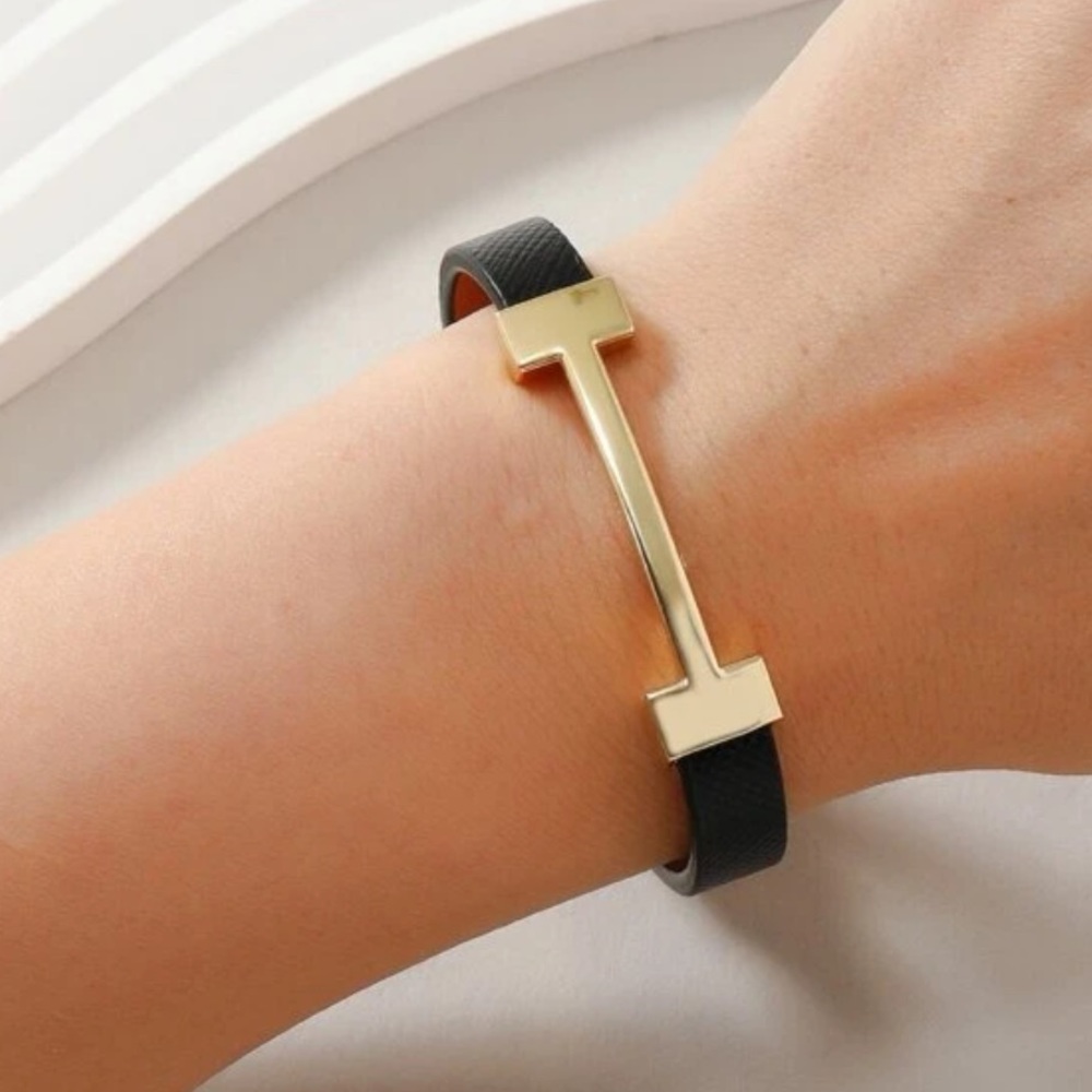 ✨NEW✨GOLD DETAILED BUCKLE BRACELET - Picture 3 of 5